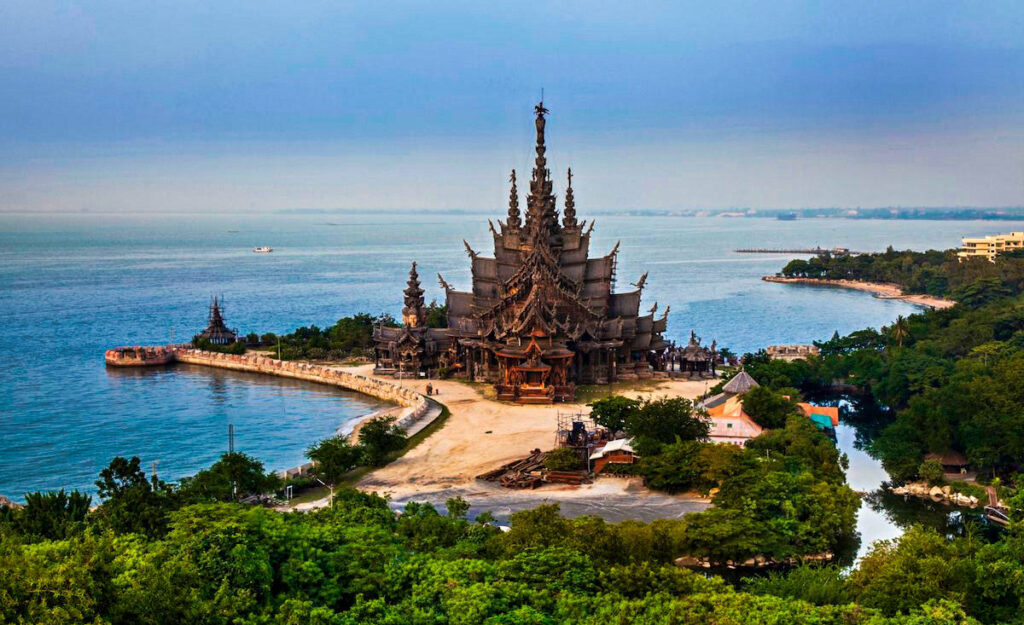 How to get to the Temple of Truth in Pattaya