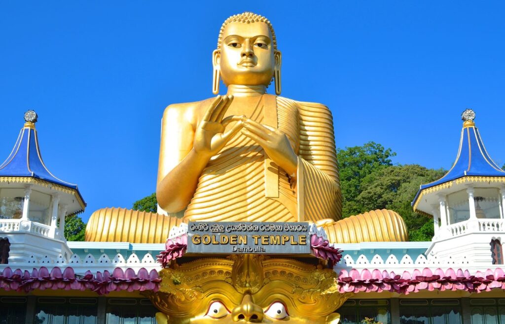 Золотой храм Дамбулла на Шри-Ланке