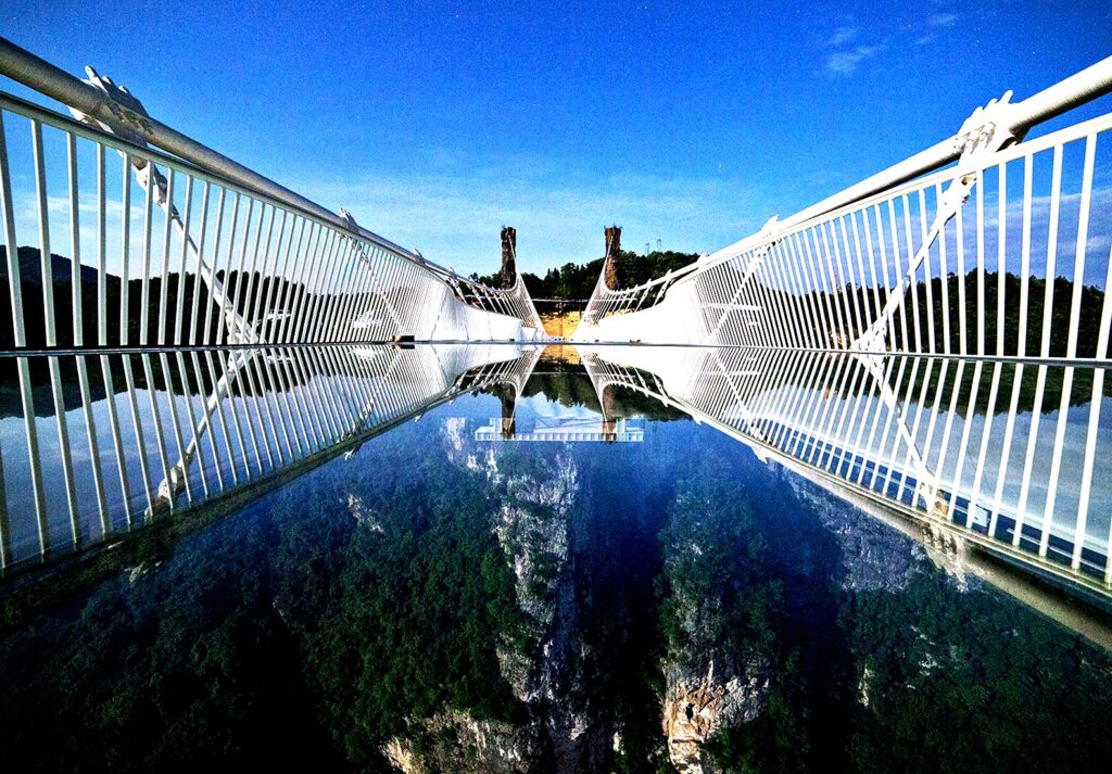 Стеклянный мост в Бэйдайхэ (Китай)
