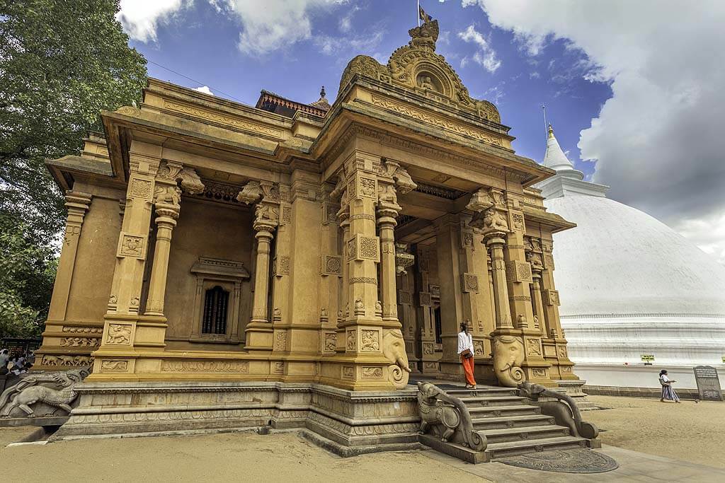 Kelaniya Raja Maha Vihara храм в Коломбо (Шри-Ланка)