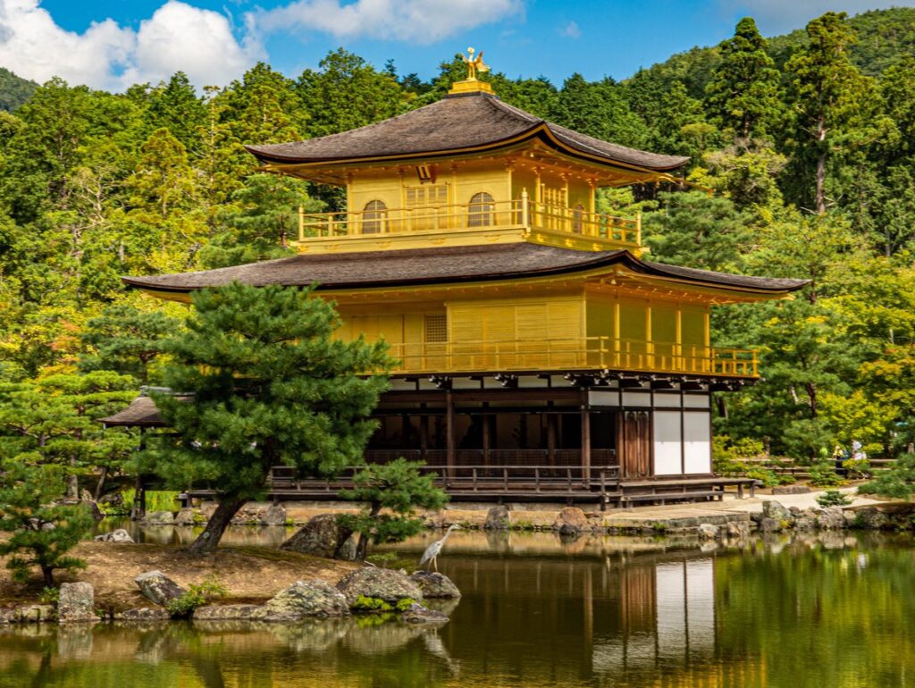 Золотой храм Киото в Японии фото
