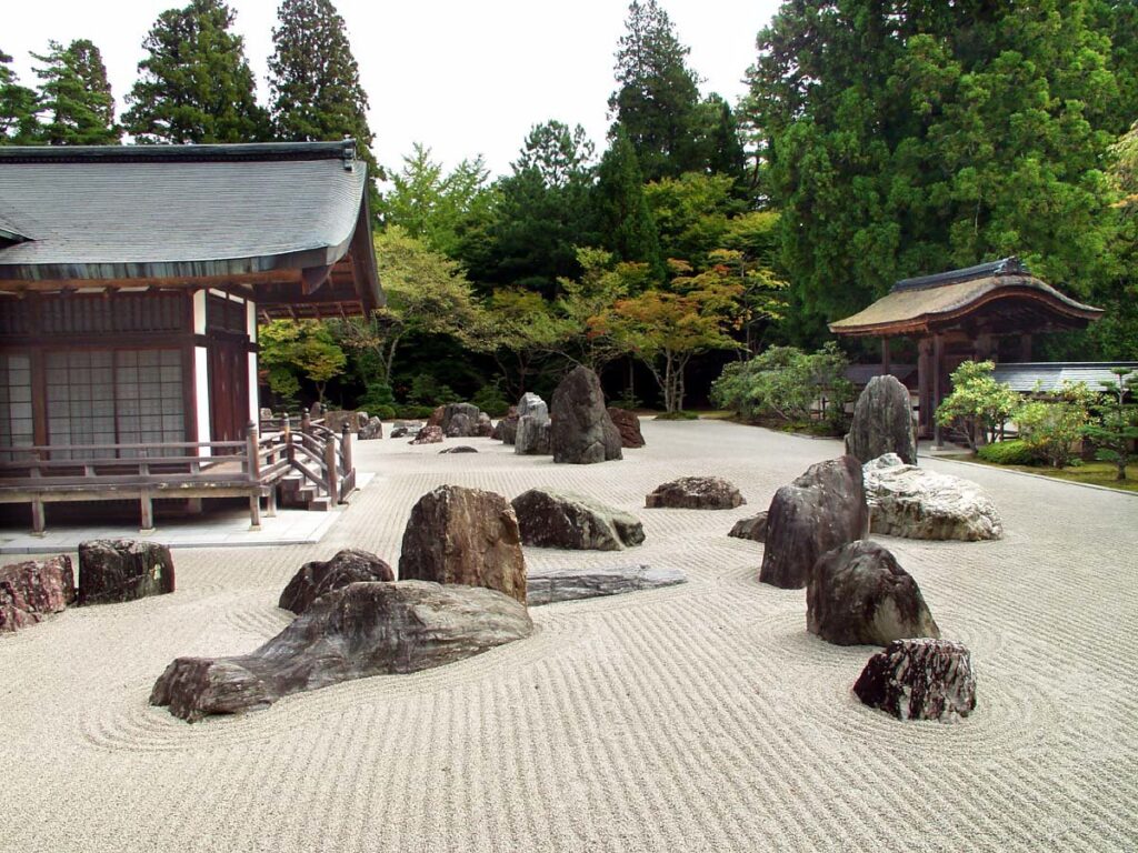 Сад камней в Японии фото