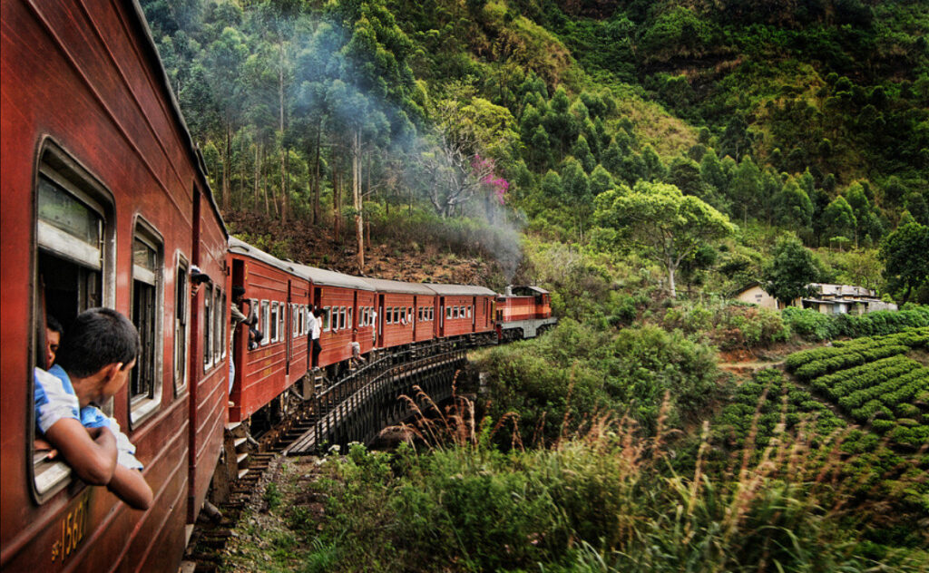 Туристический поезд на Шри-Ланке