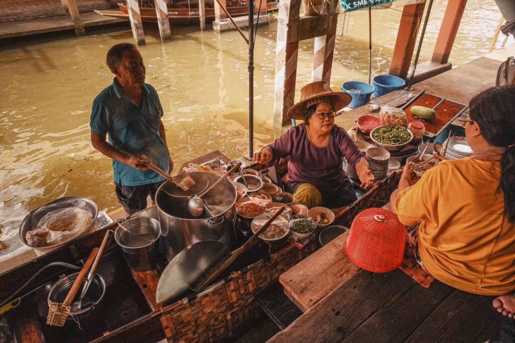 Плавучий рынок Тха Кха