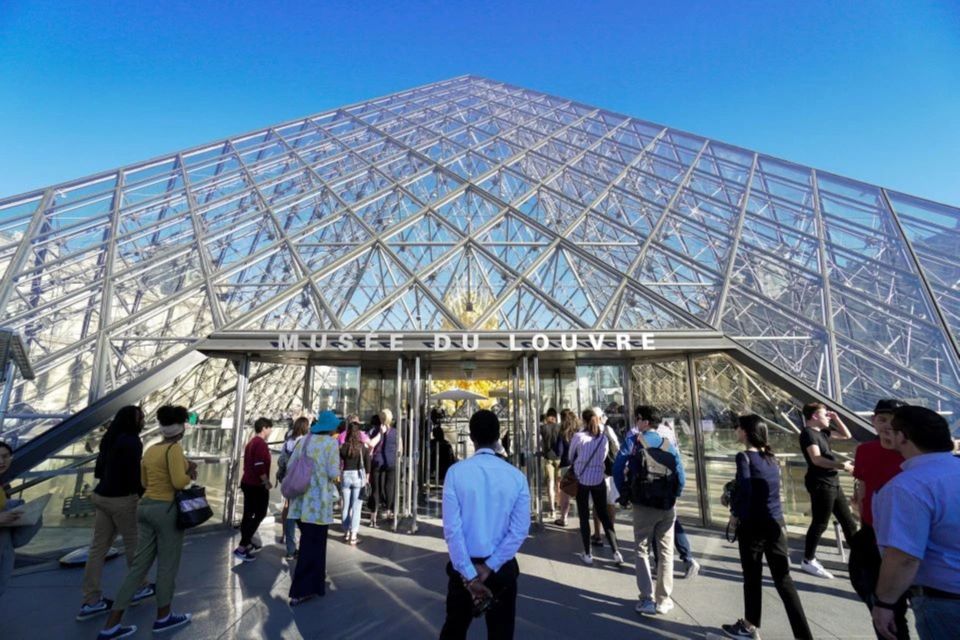 Best season to visit Louvre museum in France